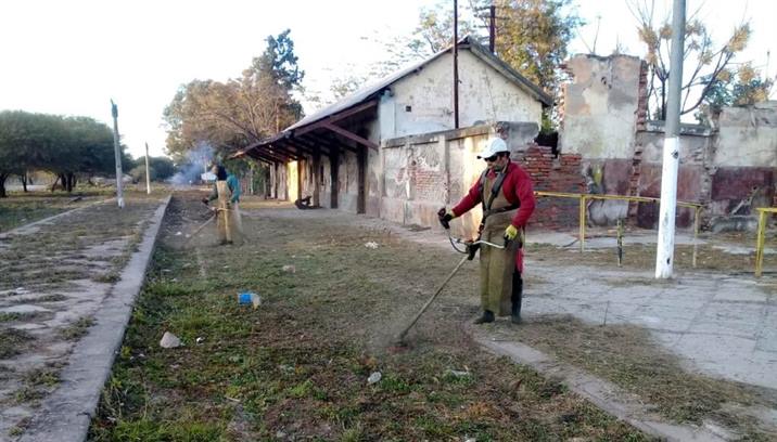 Operativos de limpieza y desmalezamiento en Clodomira