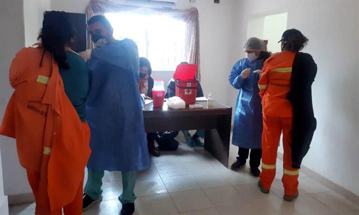 Municipales capitalinos reciben la vacuna antigripal Municipales capitalinos reciben la vacuna antigripal