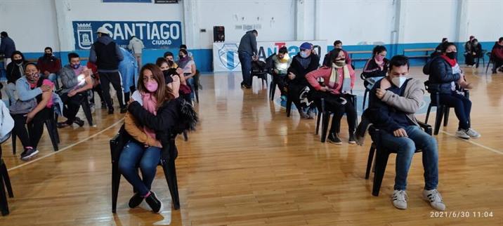 Vacunarán a personas de 28 y 29 años con y sin factores de riesgo