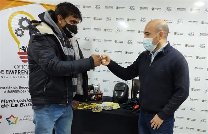 Entregan herramientas a un bandeño para desarrollar su emprendimiento Entregan herramientas a un bandeño para desarrollar su emprendimiento