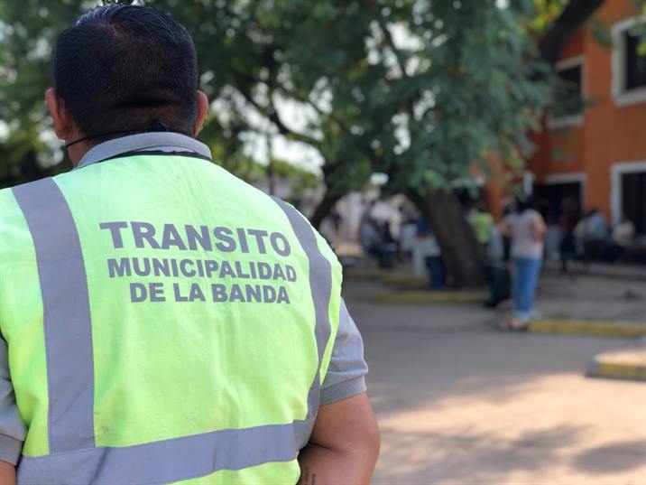 La Banda: Restringen el estacionamiento en calle España La Banda: Restringen el estacionamiento en calle España
