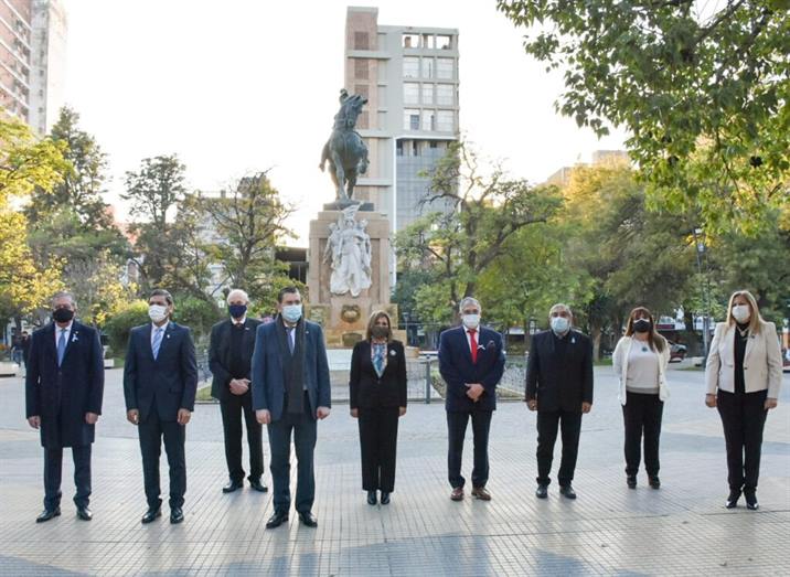 Conmemoran el 205° aniversario del Día de la Independencia en la Plaza Libertad
