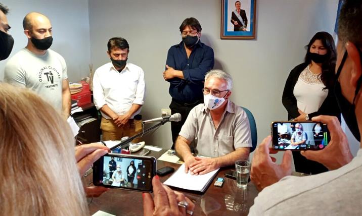 Ibáñez anunció el bono para los municipales de Añatuya