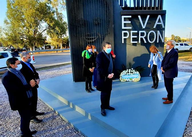 Inauguran monumento de Eva Perón a 69 años de su muerte Inauguran monumento de Eva Perón a 69 años de su muerte