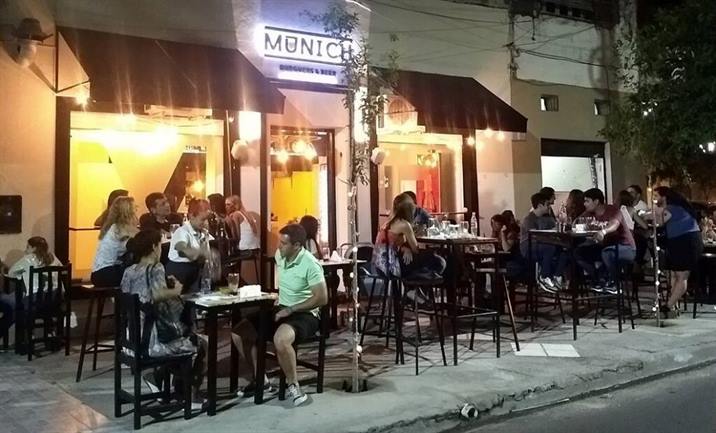 Bares santiagueños regalan cerveza para incentivar la vacunación