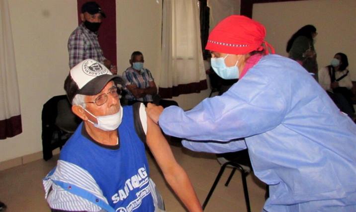 Cientos de vecinos de C. El Simbolar ya tienen la segunda dosis Cientos de vecinos de C. El Simbolar ya tienen la segunda dosis