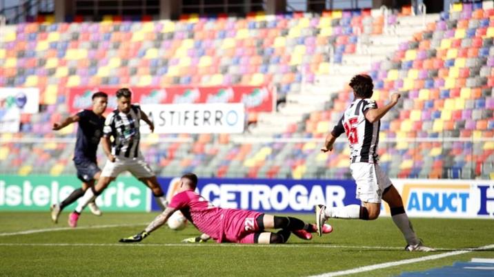 Un gol sobre el cierre le dio la victoria al Ferro sobre Talleres
