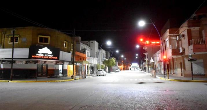Cambió el paisaje nocturno en las calles céntricas de Frías Cambió el paisaje nocturno en las calles céntricas de Frías