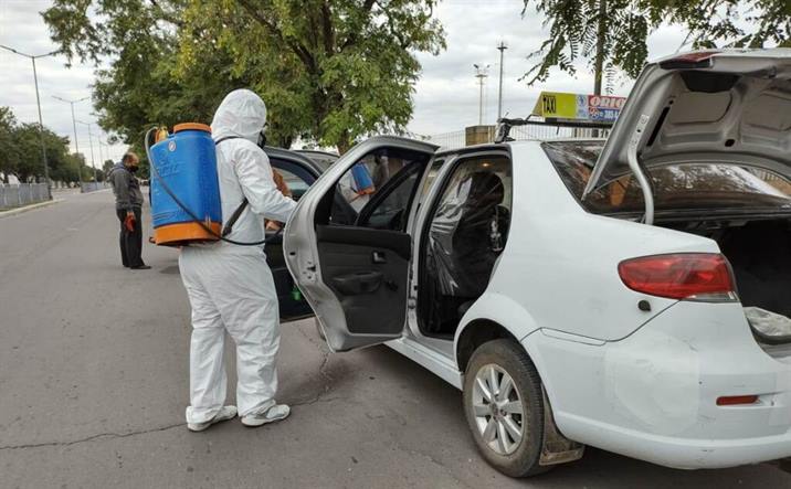 Vacunarán a taxistas y remiseros y desinfectarán vehículos