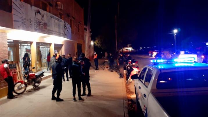 Clausuran un supermercado en Quimilí por violar las medidas covid Clausuran un supermercado en Quimilí por violar las medidas covid