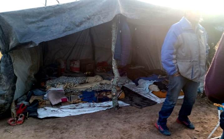 Rescatan hombres y niños explotados en el campo de un español