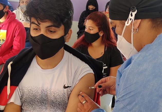 Comenzó la vacunación a jóvenes de 18 a 39 años en el interior