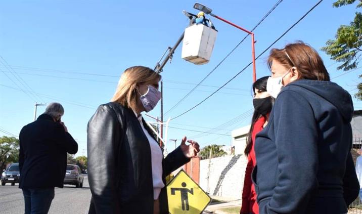 Avanza la reconversión lumínica en avenida Roca norte