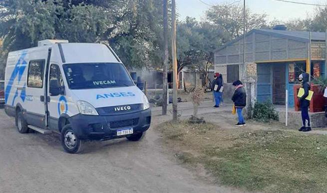 La Unidad de Atención Móvil de Anses recorre Frías La Unidad de Atención Móvil de Anses recorre Frías