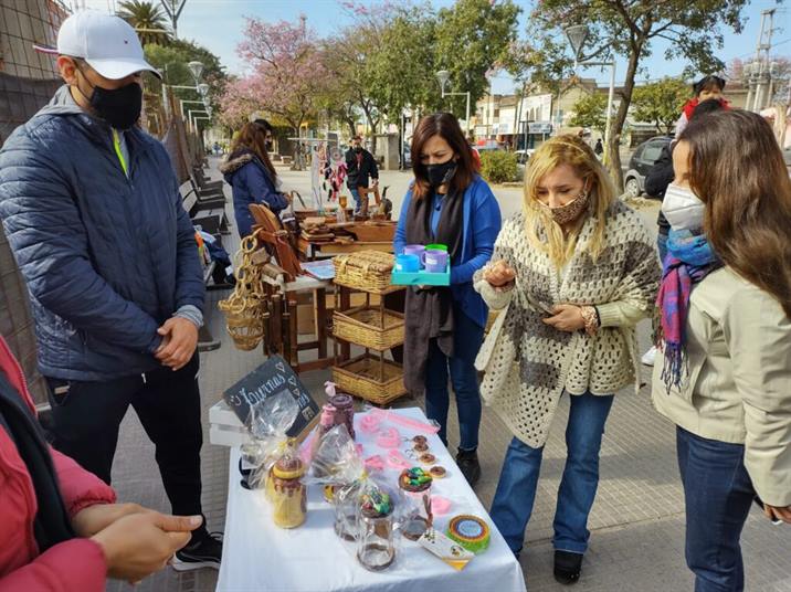 Una feria artesanal para celebrar el aniversario de la Escuela “Juanita Briones” Una feria artesanal para celebrar el aniversario de la Escuela “Juanita Briones”