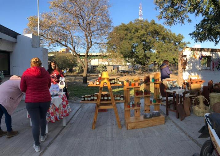 Habilitan una feria para comercializar artesanías de productos locales