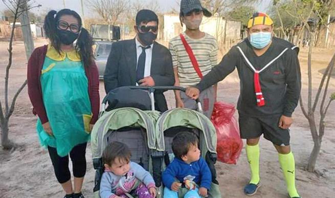 El Chavo, Quico y la Chilindrina recorrieron las calles de Choya El Chavo, Quico y la Chilindrina recorrieron las calles de Choya