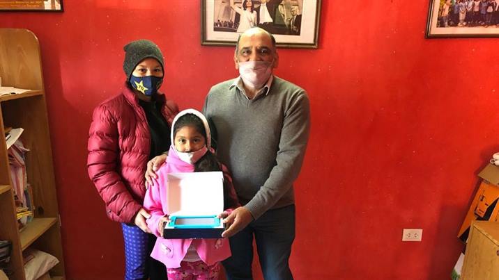 Tablets para las ganadoras del Día de las Infancias
