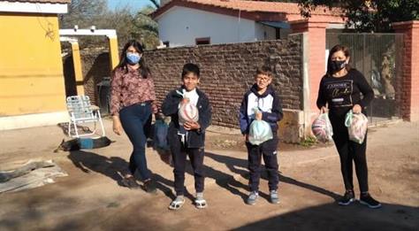 Una caravana de regalos recorrió Colonia Dora y parajes vecinos
