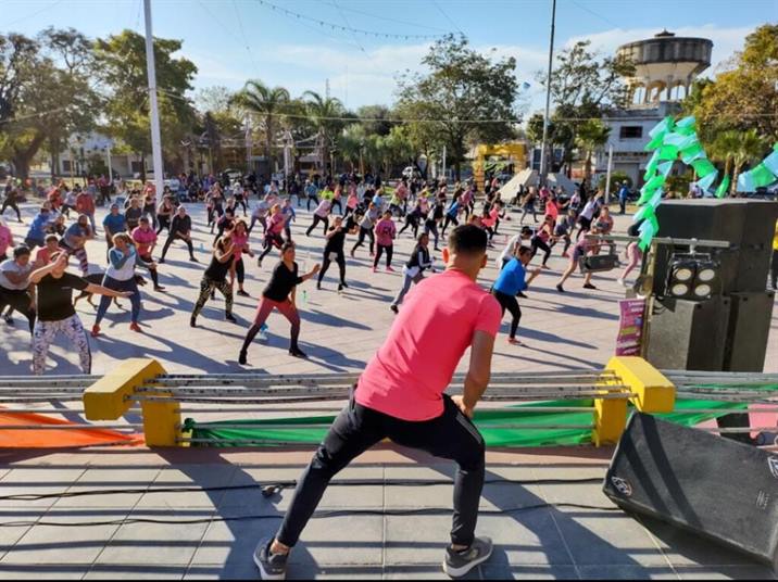 El baile y la solidaridad unió a cientos de personas en La Banda