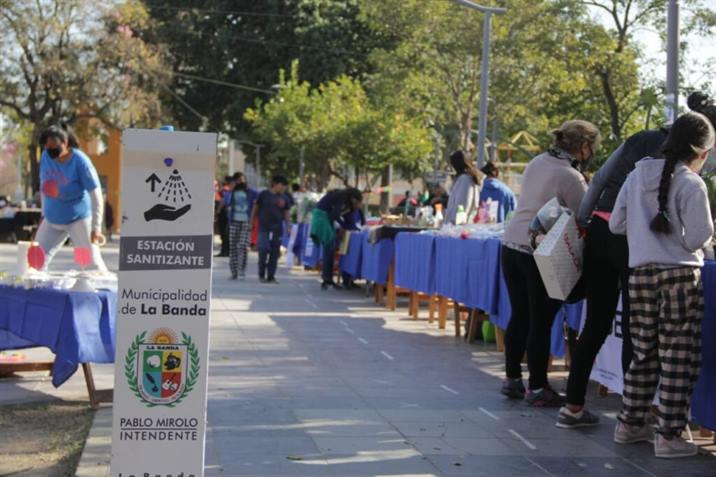 La Feria de la plaza Belgrano acapara la atención de los bandeños