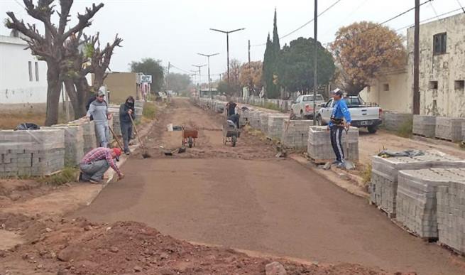 Pavimentan calles en barrios de Ojo de Agua Pavimentan calles en barrios de Ojo de Agua