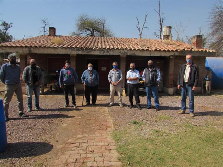 Colonia El Simbolar trabaja en la plantación y producción de algarrobos