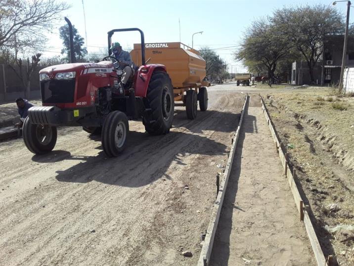 Vilmer: Ejecutan obras de cordón cuneta en el barrio Defensores