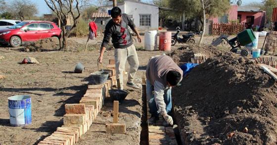 Construyen viviendas sociales para familias de Pinto y zonas rurales