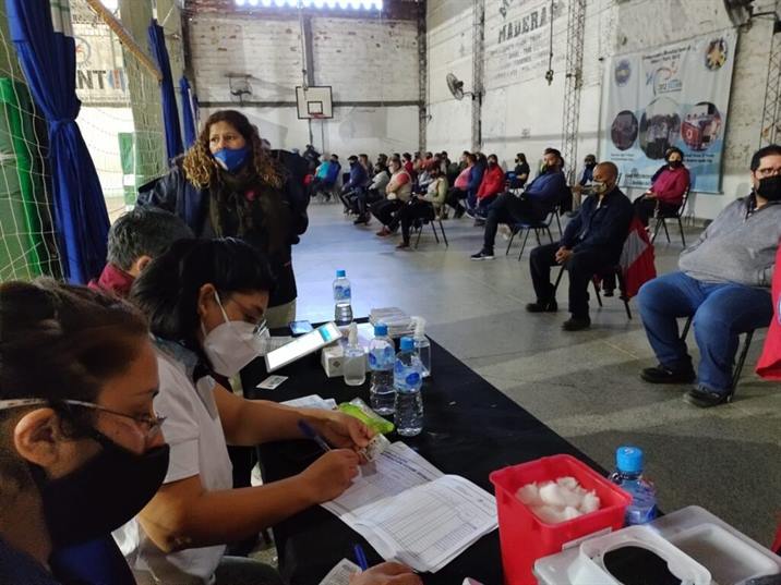 Aplicarán segundas dosis combinadas en Capital y La Banda