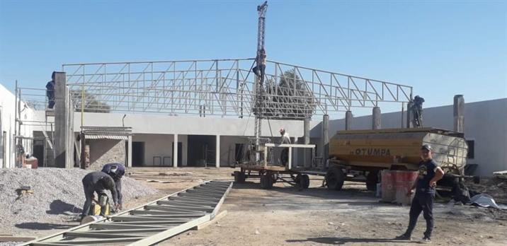 Weisburd celebra el avance de la obra del edificio del secundario