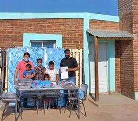 Weisburd: entregan mobiliario a familias de la zona