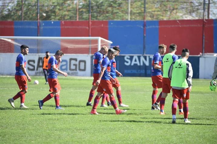 Durísima derrota de Güemes que se aleja de la punta Durísima derrota de Güemes que se aleja de la punta