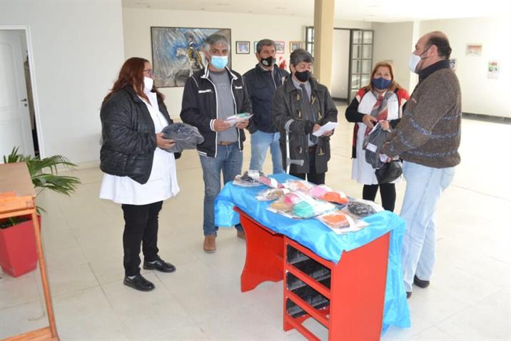 Entregan barbijos a alumnos de Añatuya y zonas rurales
