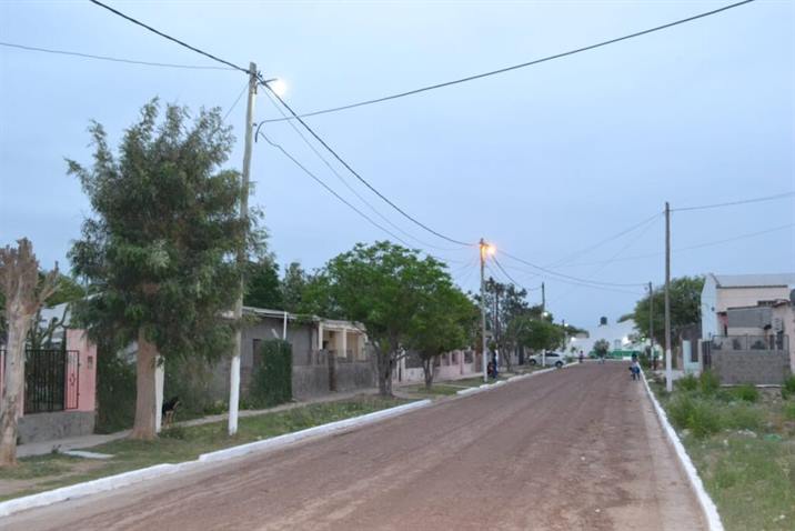 Habilitan enripiado en calles del barrio Polo Norte en Añatuya Habilitan enripiado en calles del barrio Polo Norte en Añatuya