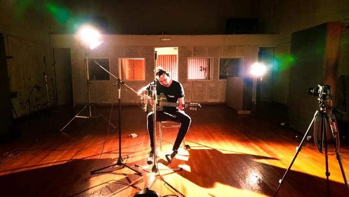 Lisandro Paz estrenó un videoclip junto a Peteco Carabajal