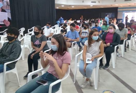 Vacunan con dosis de refuerzo a jóvenes de 12 a 17 años Vacunan con dosis de refuerzo a jóvenes de 12 a 17 años