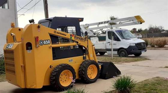 La ciudad de Bandera suma maquinarias para obras y servicios La ciudad de Bandera suma maquinarias para obras y servicios