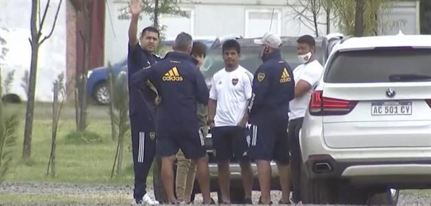 Riquelme llega a Santiago para acompañar a Boca