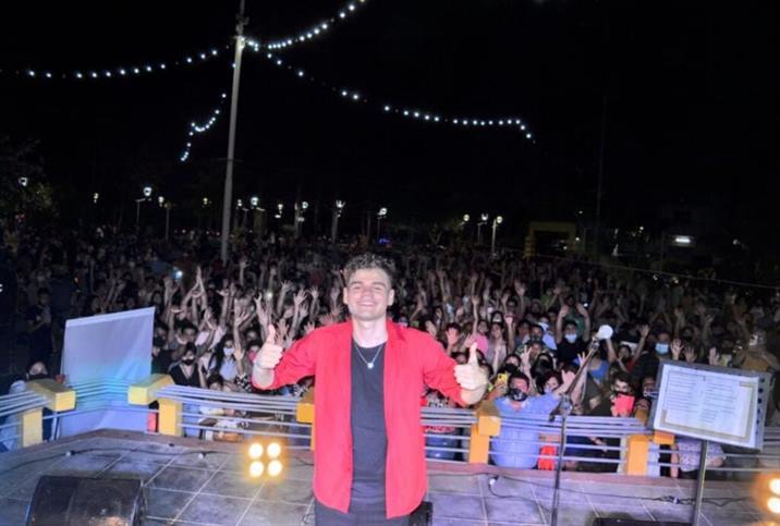 La Banda cerró una semana de festejos a pura música y baile La Banda cerró una semana de festejos a pura música y baile