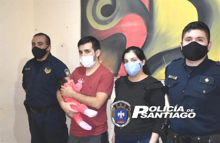 Distinguen a policías que le salvaron la vida a una bebé