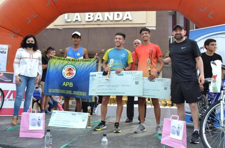 Una maratón congregó a más de 700 atletas en La Banda