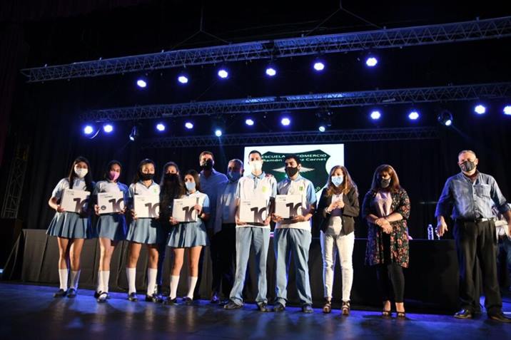Cientos de alumnos de Las Termas recibieron sus tablets