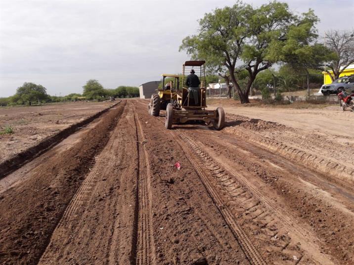 Trabajan en mantenimiento y mejoras viales en Colonia El Simbolar