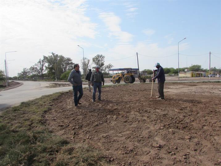 Nuevos trabajos en la rotonda de ingreso a Colonia El Simbolar