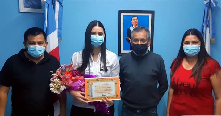 Una futura médica egresada de la Unse llena de orgullo a los pinteños