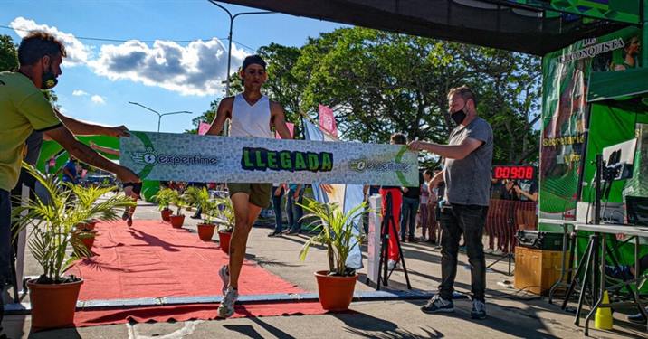Notable desempeño de un atleta pinteño en tierras santafesinas
