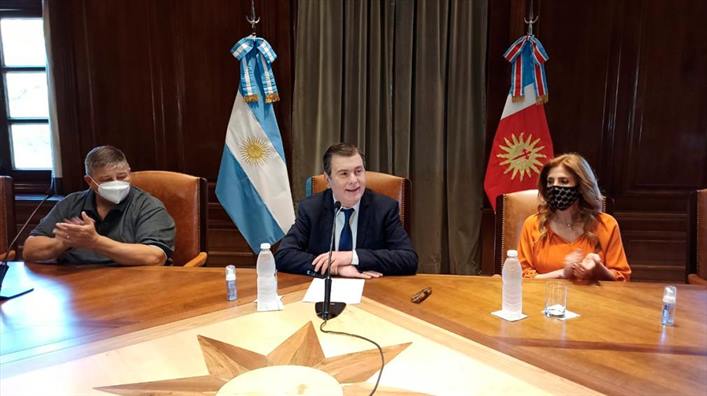 Anuncian bono de fin de año de $90.000 y aumento salarial del 57% para 2022