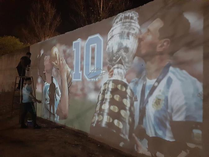 El Albo bandeño celebra sus 108 años con murales a tres grandes ídolos