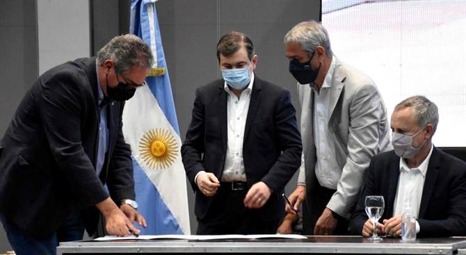 Zamora y Ferraresi acordaron viviendas para cinco ciudades Zamora y Ferraresi acordaron viviendas para cinco ciudades